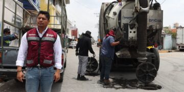 Omar Muñoz supervisa labores de desazolve previas al inicio de la Feria de Cuautlancingo