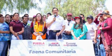 Armenta encabeza faena comunitaria en parque “La Carmela”