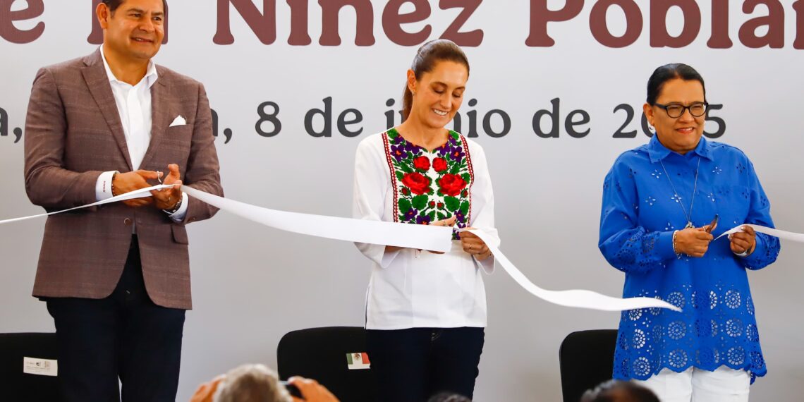 Tonantzin Fernández acompaña a Sheinbaum en inauguración de las Torres Medicas