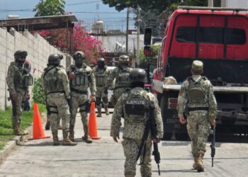 Hallan a hombre sin vida con impactos de bala y dentro de una camioneta en Amozoc.