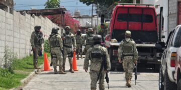 Hallan a hombre sin vida con impactos de bala y dentro de una camioneta en Amozoc.