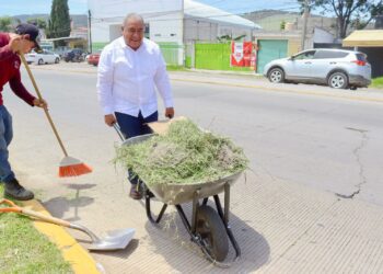 Amozoc impulsa programa intensivo de limpieza y reforestación en el camellón central