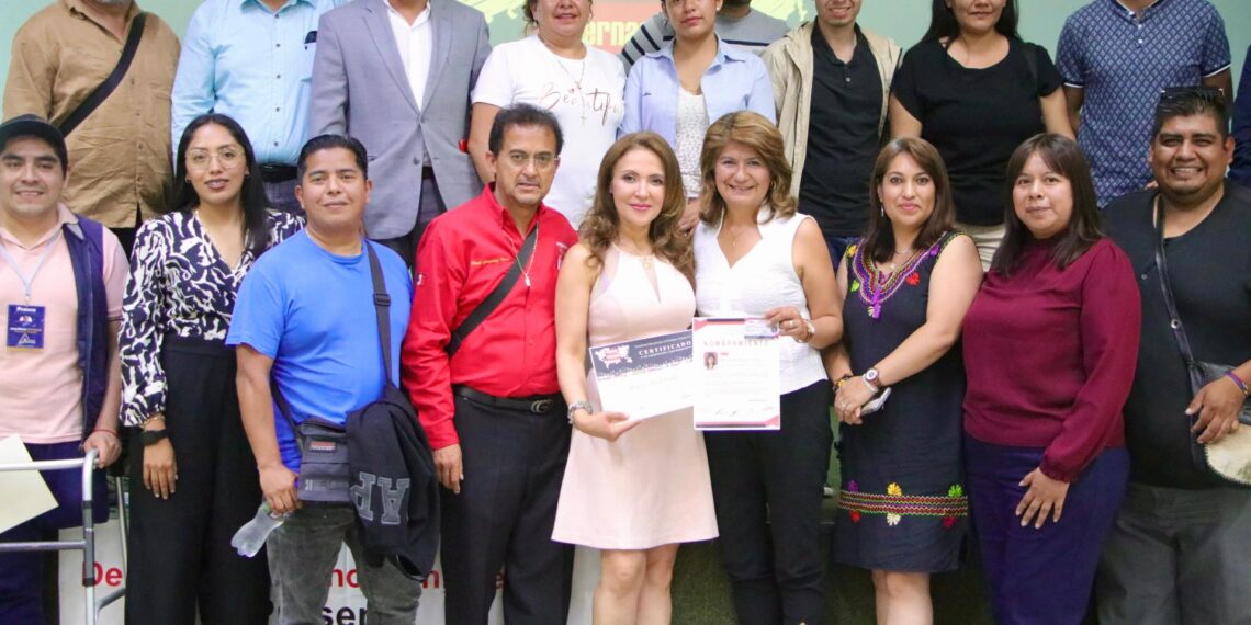 La UTH reconoce la labor periodística e impulsa su profesionalización