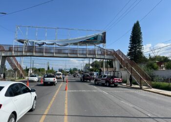 Muere hombre al caer de un puente mientras colocaba manta publicitaria en Tehuacán