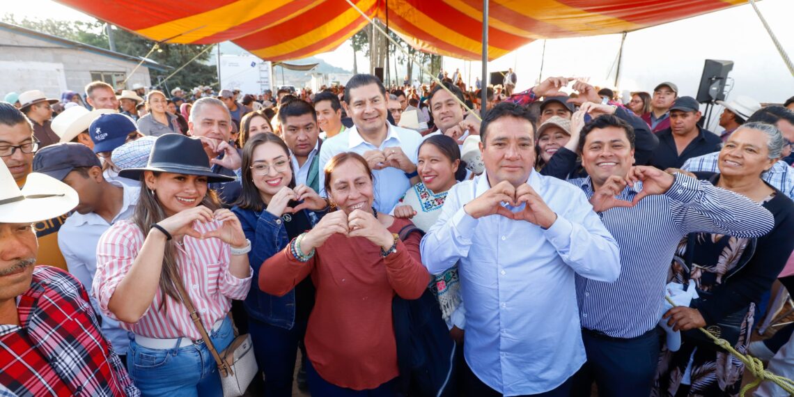 Gobierno de Puebla atiende con prontitud y solidaridad a familias afectadas por tromba en Ajolotla