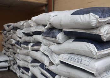 Entrega Omar Muñoz fertilizante a productores de San Lorenzo Almecatla