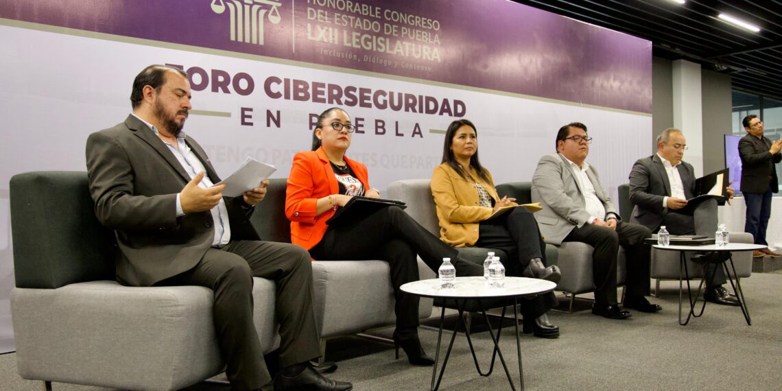 Necesario tipificar ciberasedio para garantizar seguridad y justicia: panelistas en Foro de Divulgación