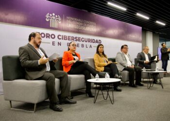 Necesario tipificar ciberasedio para garantizar seguridad y justicia: panelistas en Foro de Divulgación