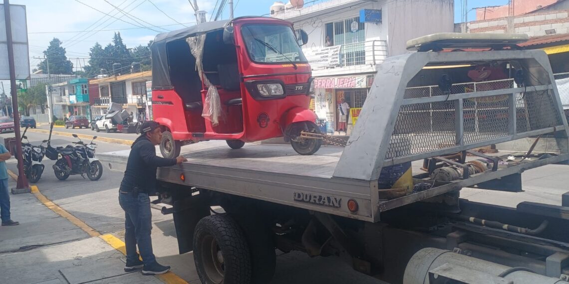Dirección de Vialidad de Cuautlancingo asegura mototaxis que circulaban de manera irregular