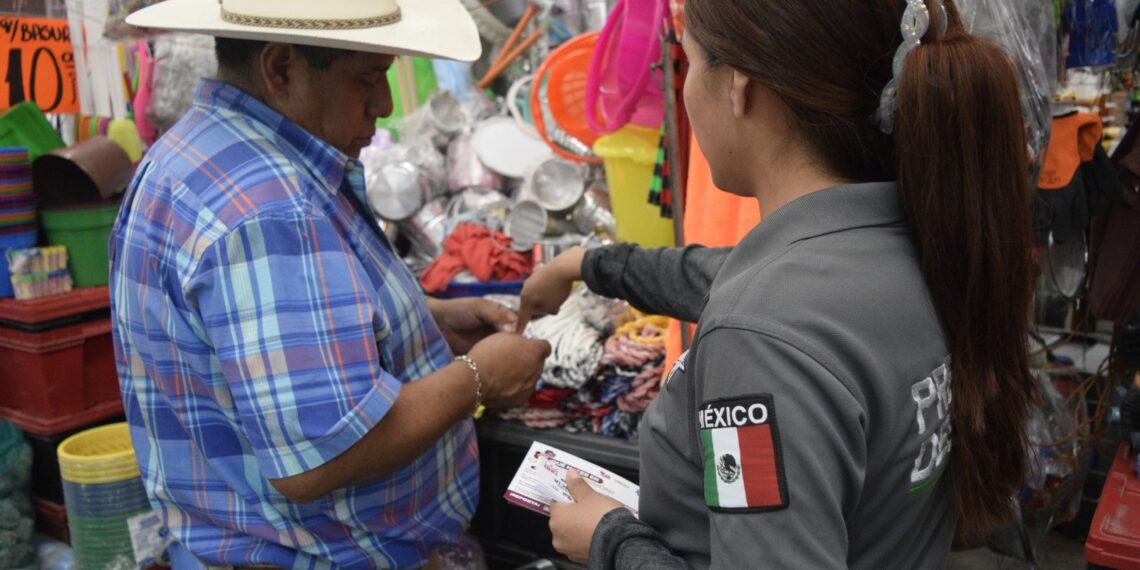 Policía de San Pedro Cholula suma a más comerciantes al comité de seguridad del Tianguis de Xixitla