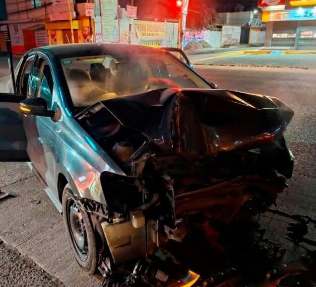 Conductor ebrio provoca accidente