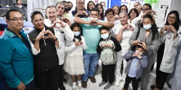 Tras un exitoso trasplante en el Hospital para la Niñez Poblana, Juan Diego regresa a casa