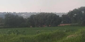 Abandonan cuerpo con huellas de violencia dentro de un auto