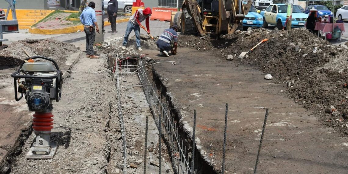 Realiza Ayuntamiento de Ocoyucan trabajos de mantenimiento en calles del municipio