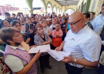 Firman acuerdo comerciantes y gobierno municipal