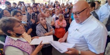 Firman acuerdo comerciantes y gobierno municipal