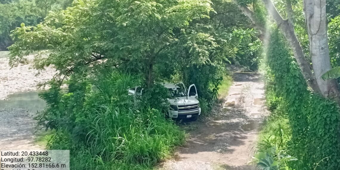 Abandonan camioneta con armas largas y granadas de fragmentación