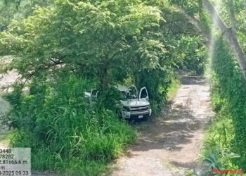 Abandonan camioneta con armas largas y granadas de fragmentación