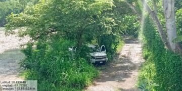 Abandonan camioneta con armas largas y granadas de fragmentación