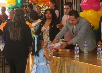 AyúdanosaAyudar apadrina generación 2025 del preescolar Américas Unidas