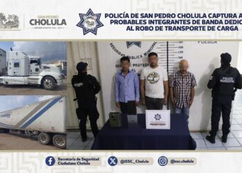 Policía de San Pedro Cholula captura a tres probables integrantes de banda dedicada al robo de transporte de carga