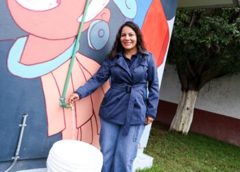 Entrega Lupita Cuautle sistema de captación pluvial a primaria en San Andrés Cholula