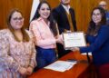 Comprometida con la seguridad y el servicio público, Tonantzin Fernández entrega becas y reconocimientos