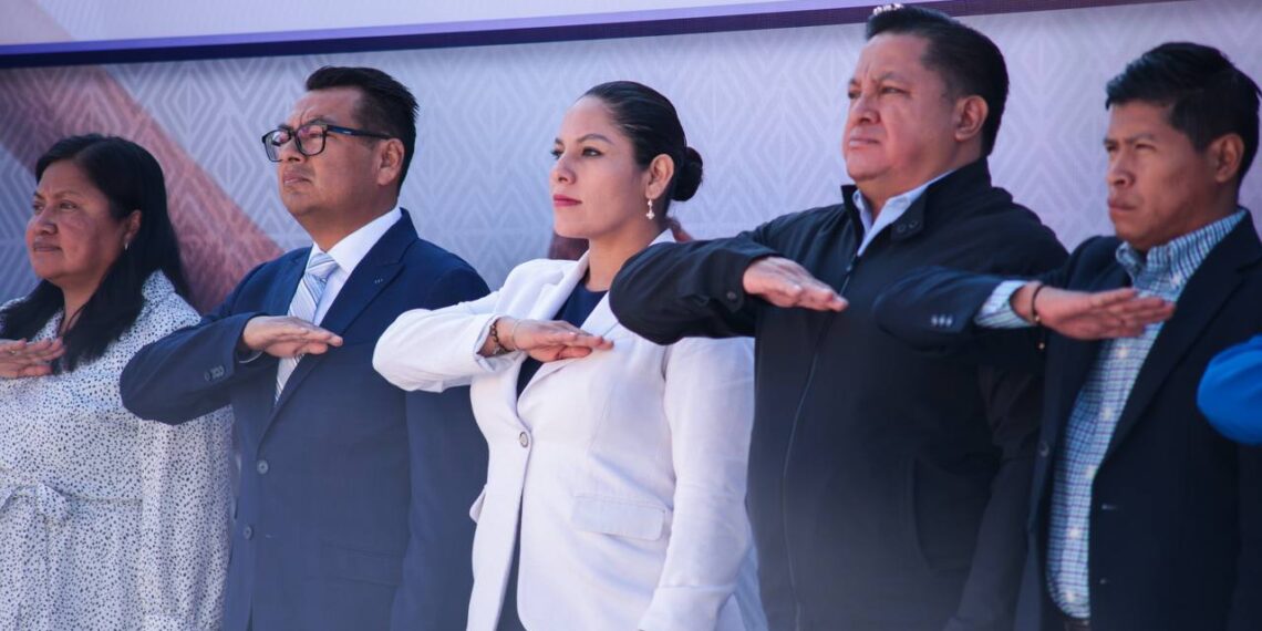 Reafirma Lupita Cuautle valores cívicos y de legalidad en ceremonia