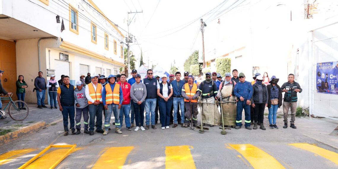 Refuerza Lupita Cuautle mantenimiento urbano en San Francisco Acatepec