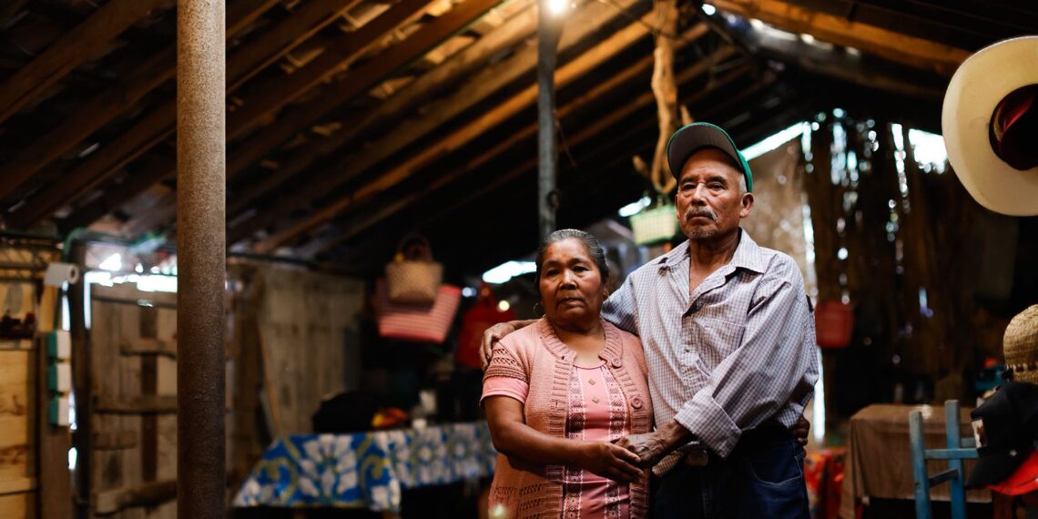 Gobierno de Puebla e Iberdrola México iluminan comunidades rurales con paneles solares