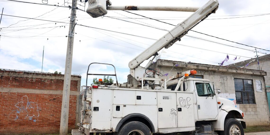 Hombro a hombro estamos trabajando en beneficio de Cuautlancingo: Omar Muñoz