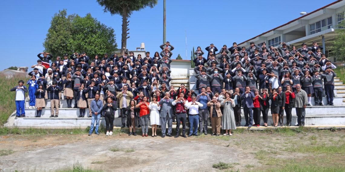 Arranca Omar Muñoz construcción de arco techos en bachilleratos de San Lorenzo Almecatla
