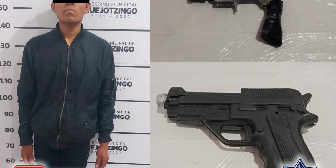 Policías municipales de Huejotzingo detienen a dos sujetos con armas hechizas