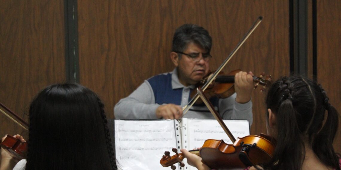 Fomenta UTH la cultura y el bienestar con clases instrumentales gratuitas