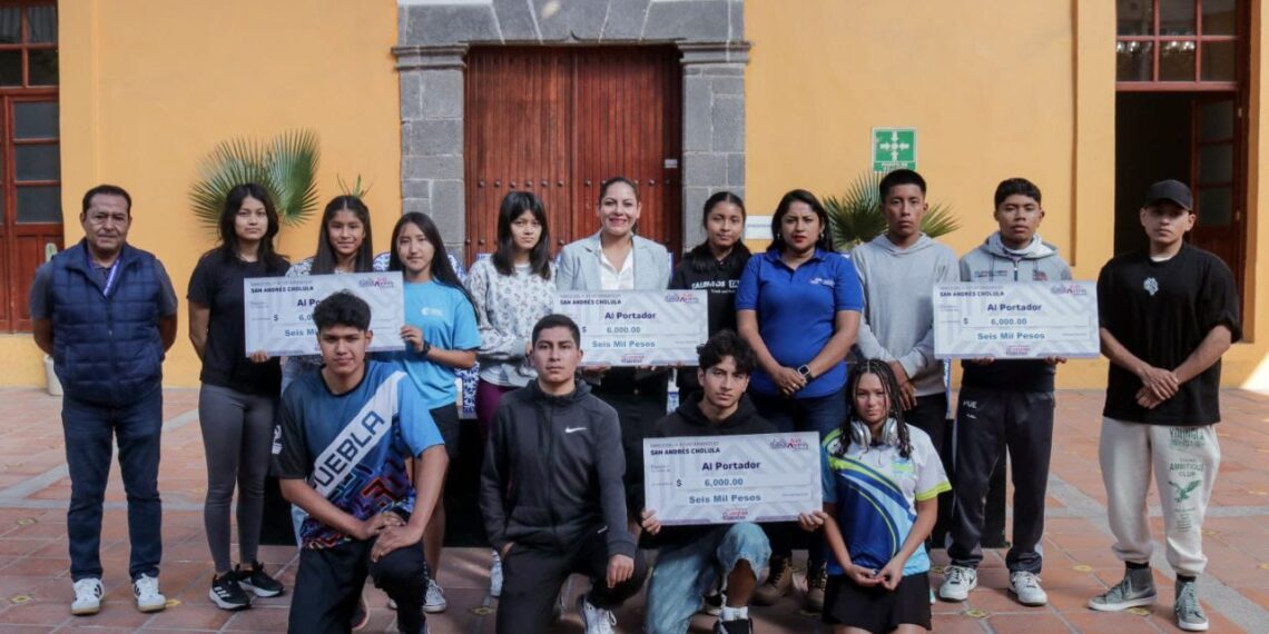 Impulsa Lupita Cuautle con becas al talento deportivo en San Andrés Cholula