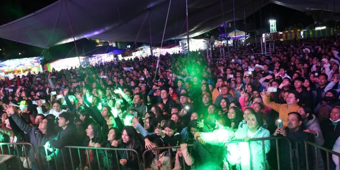Gran ambiente en el 6.º Baile de Feria Quecholac 2025 en honor a Santa María Magdalena