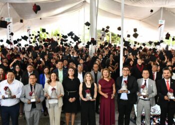 UTH egresa 628 profesionistas y reafirma consolidación en la formación de talento