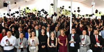 UTH egresa 628 profesionistas y reafirma consolidación en la formación de talento