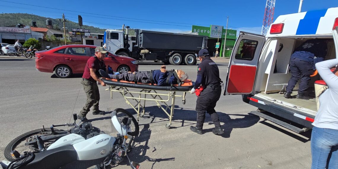 Motociclista atropella a un señor de la tercera edad en Amozoc
