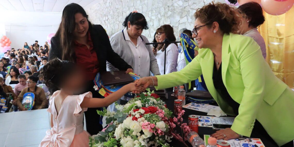 La educación es la base del bienestar para Cuautlancingo: Tere Alfaro