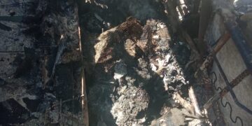 Localizan cadáver calcinado dentro de un vehículo en Izúcar