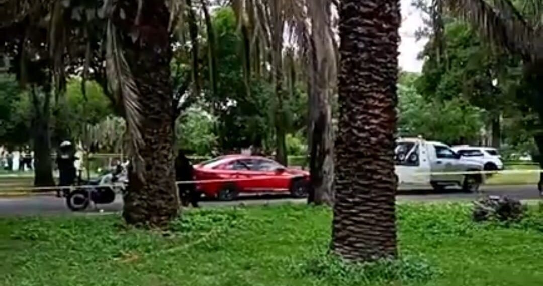 Persecución con balacera culmina en la detención de varios sujetos en Circuito Juan Pablo II