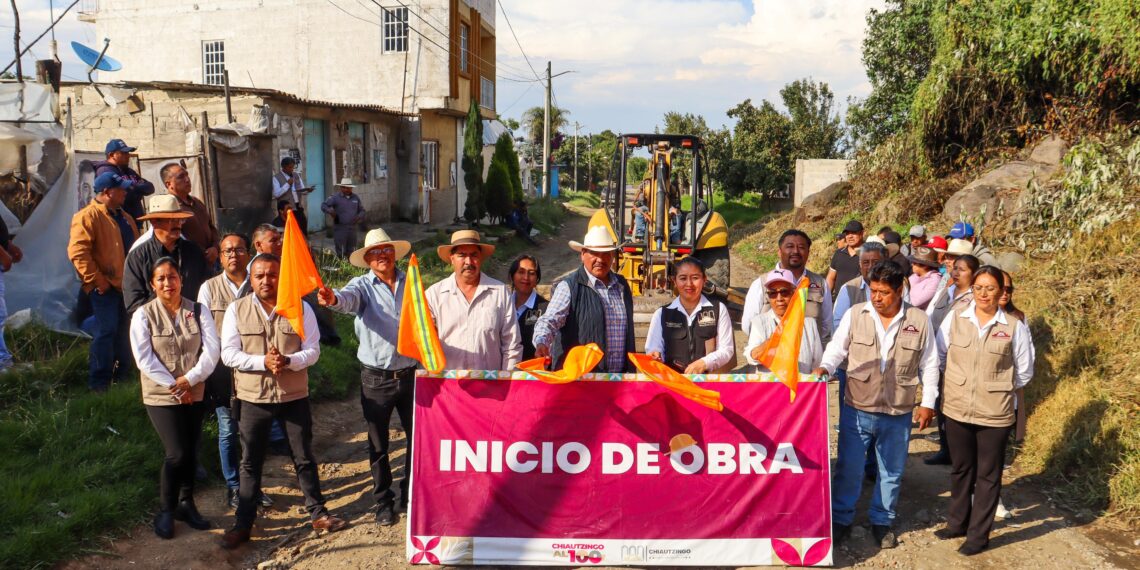 Arranca la construcción de pavimento con adocreto en San Juan Tetla
