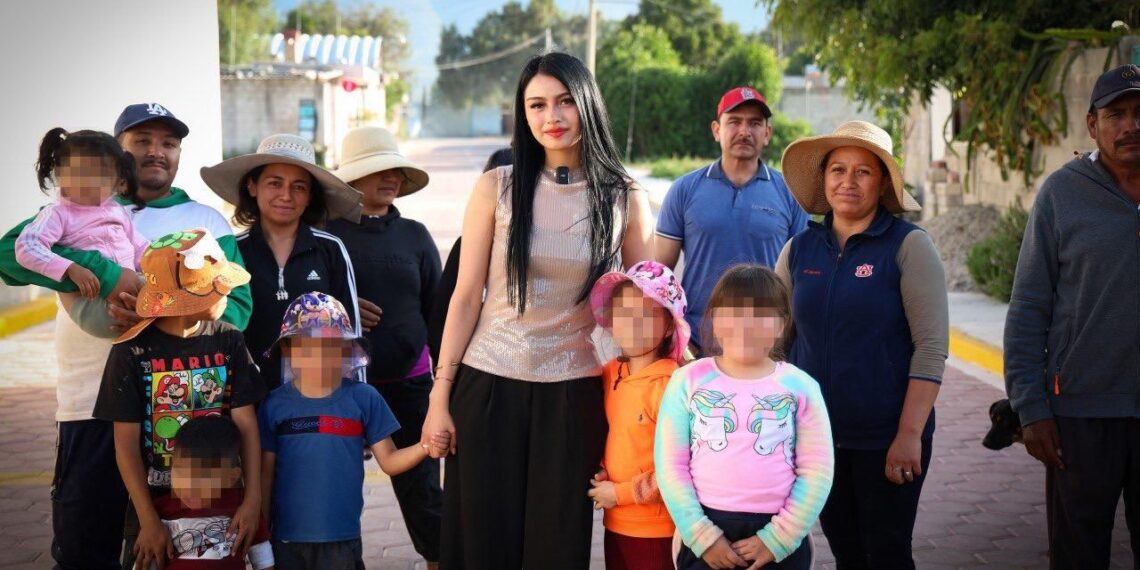 Entregan obra de adoquinamiento en Palmarito Tochapan