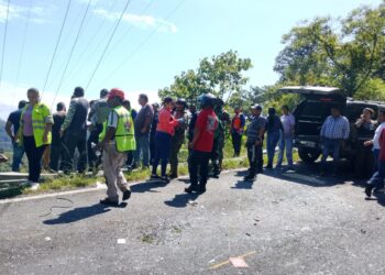 25 personas lesionadas y dos fallecidas,  saldo de volcadura de un autobús en Huauchinango