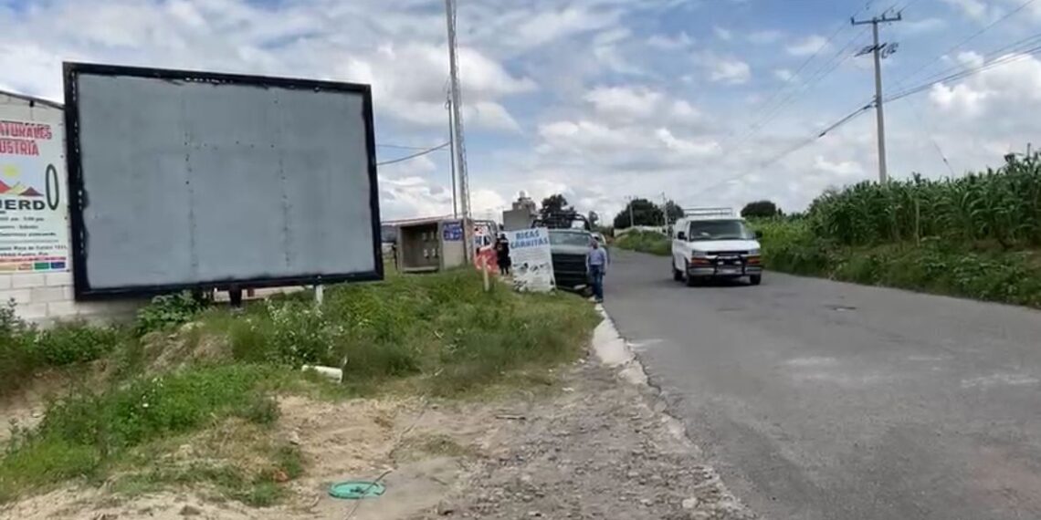 Localizan cuerpo encobijado sobre la carretera San Pedro Cholula–Nealtican