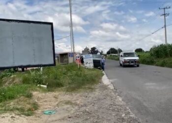 Localizan cuerpo encobijado sobre la carretera San Pedro Cholula–Nealtican