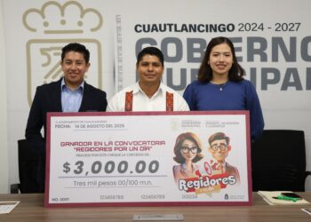 Preside Omar Muñoz premiación del concurso “Regidor por un día”