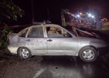 Dentro de un vehículo hallaron pareja en estado de descomposición en Jalpan