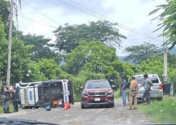 Vuelca patrulla de la policía municipal de Venustiano Carranza